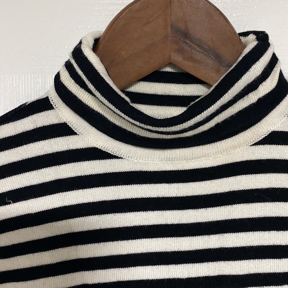 Sweaters - Picture 6 of 8